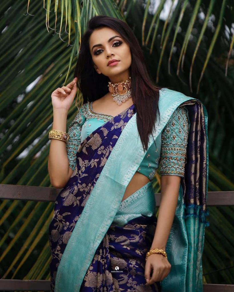Blue Elegant Lichi Silk Saree with Exclusive Jacquard Border