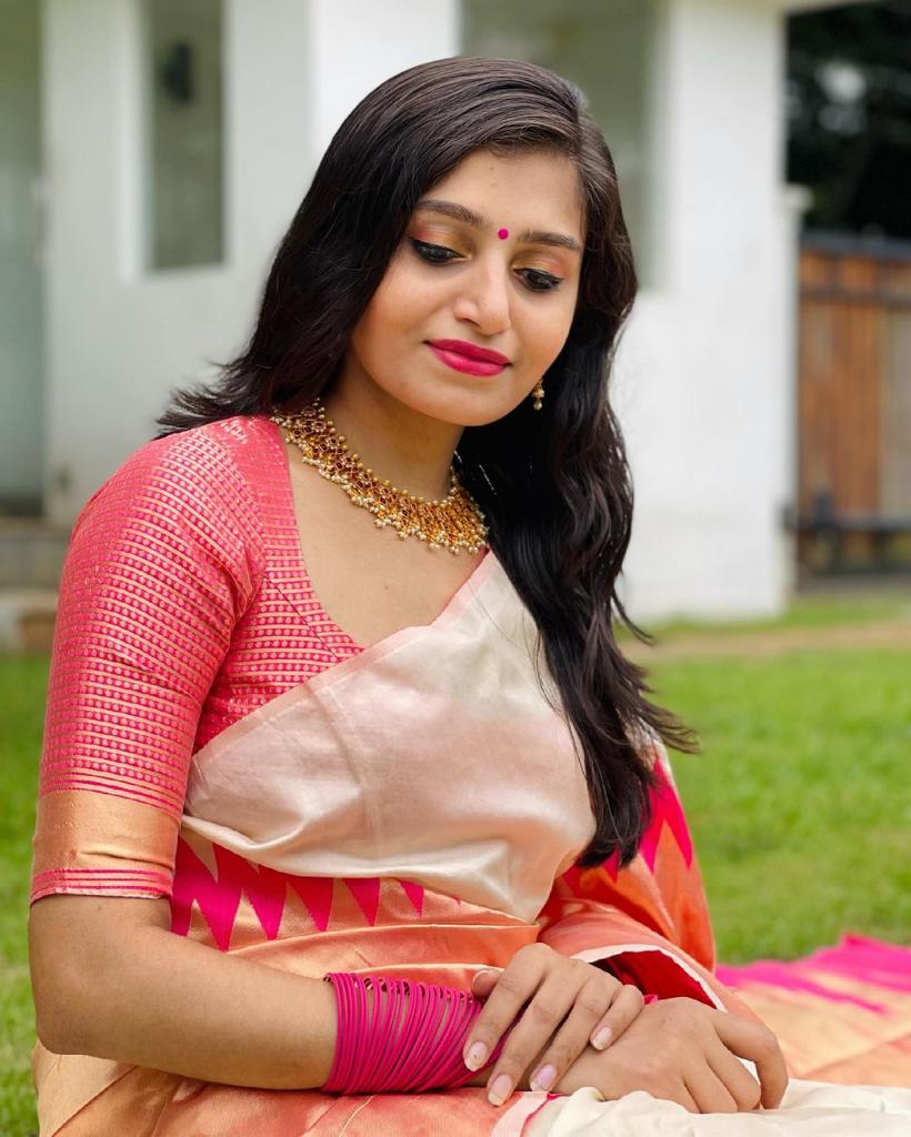 Elegant Lichi Silk Saree with Rich Jacquard Embellishments
