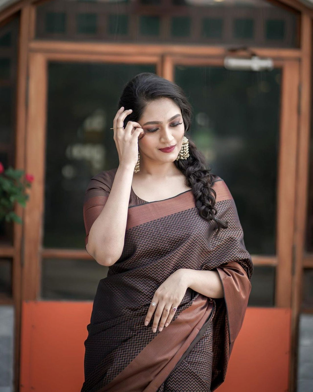 Graceful Soft Lichi Silk Saree with Rich Jacquard Patterns