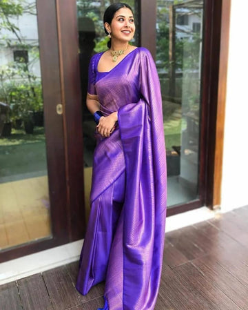 Gorgeous Jacquard Lichi Silk Saree with Stunning Details