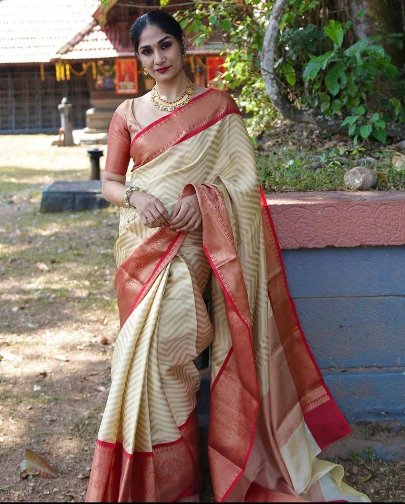Festive Jacquard Lichi Silk Saree with Lavish Pallu