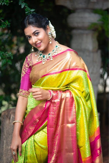 Festive Jacquard Lichi Silk Saree with Lavish Pallu