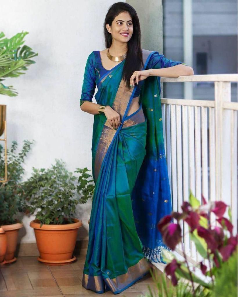 Grand Lichi Silk Saree with Lavish Pallu & Border