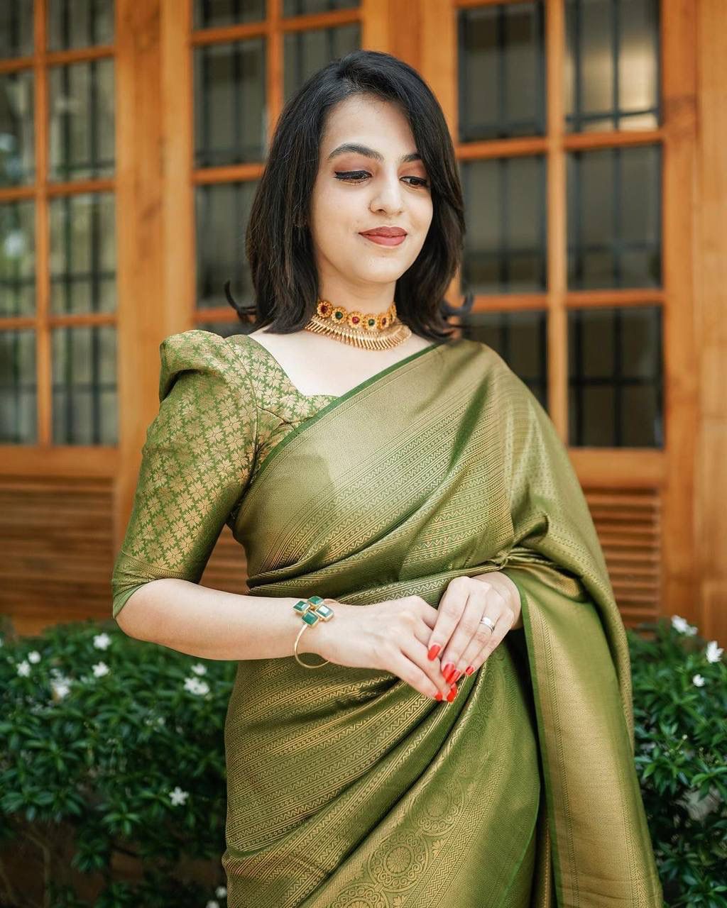 Luxurious Soft Lichi Silk Saree with Lavish Pallu Work