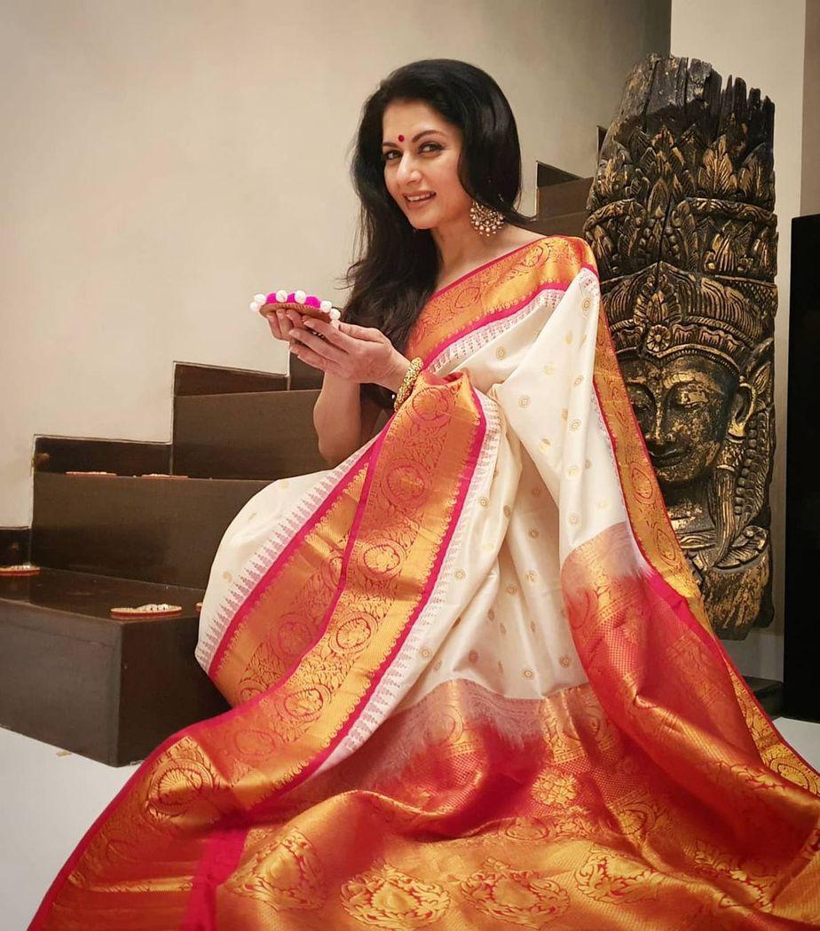 Elegant Soft Lichi Silk Saree with Ornate Jacquard Pallu