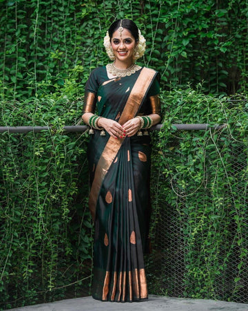 Luxurious Lichi Silk Saree with Lavish Rich Pallu
