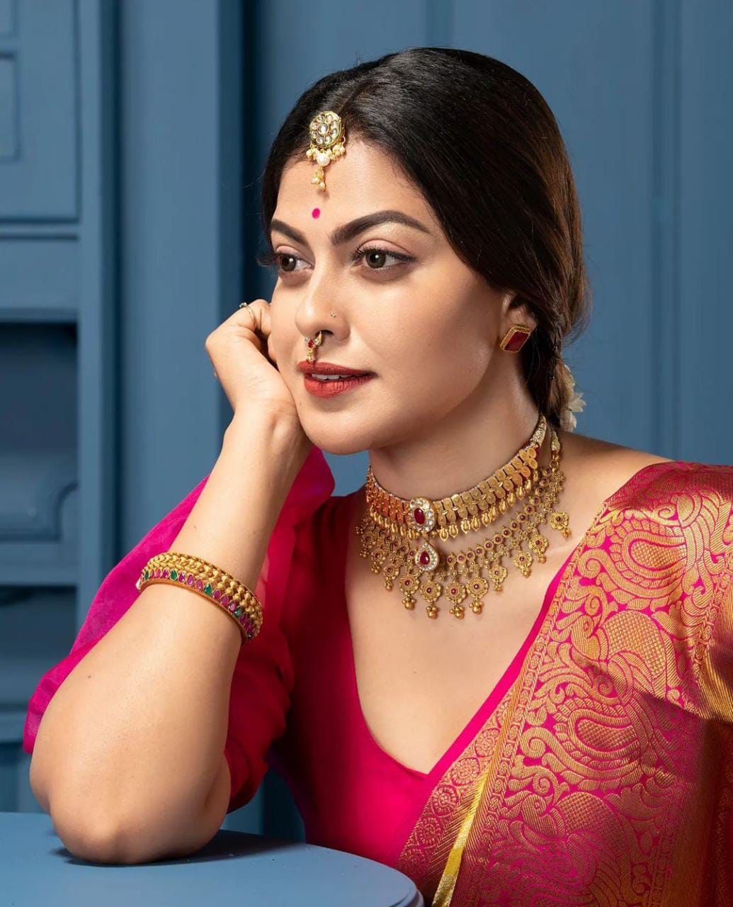 Ornate Lichi Silk Saree with Lavish Jacquard Embroidery