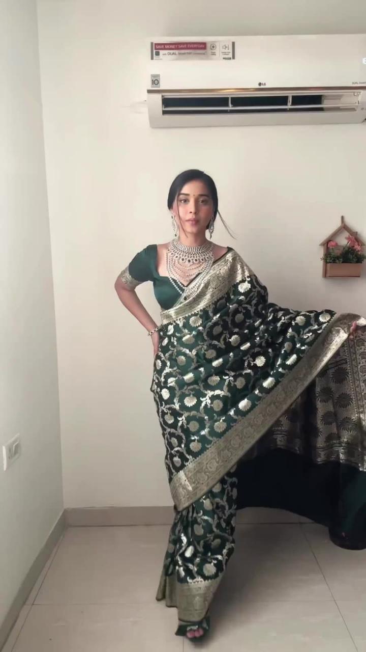 Exquisite Soft Lichi Silk Saree with Stunning Jacquard Highlights