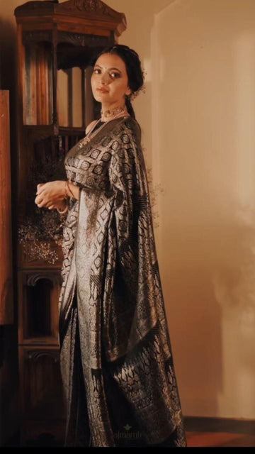 Elegant Soft Lichi Silk Saree with Exclusive Blouse Highlights