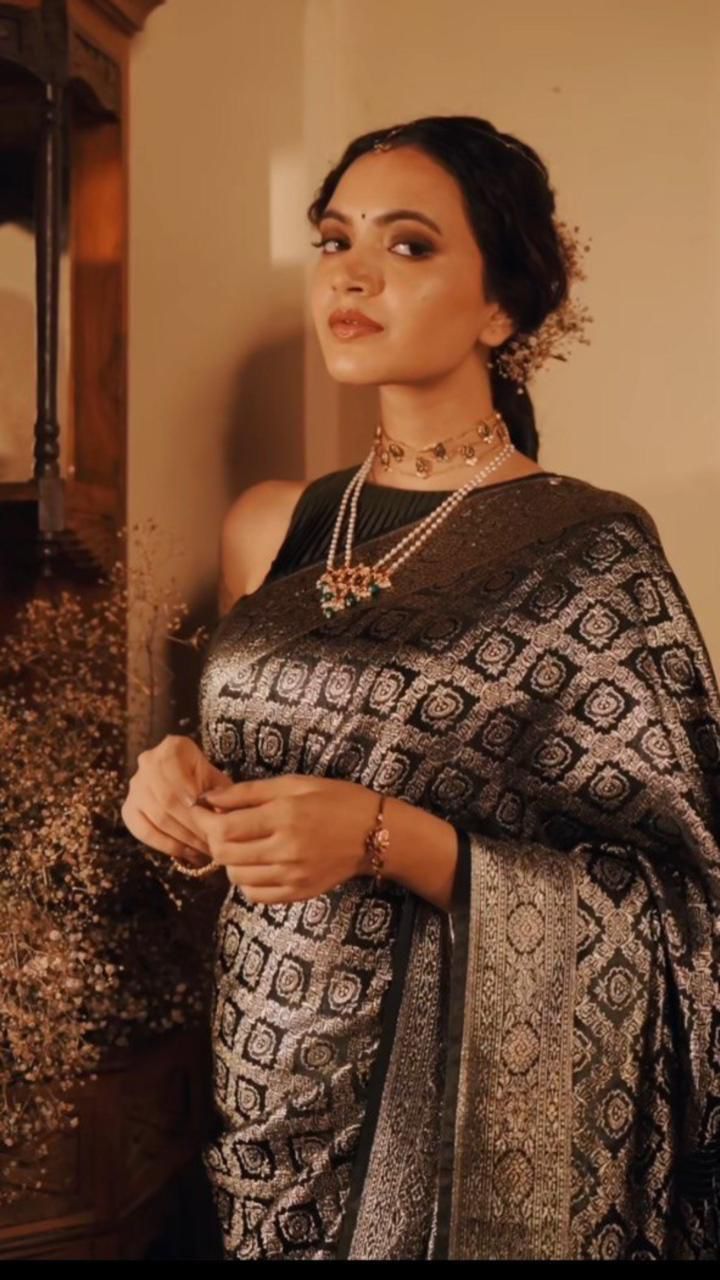 Elegant Soft Lichi Silk Saree with Exclusive Blouse Highlights