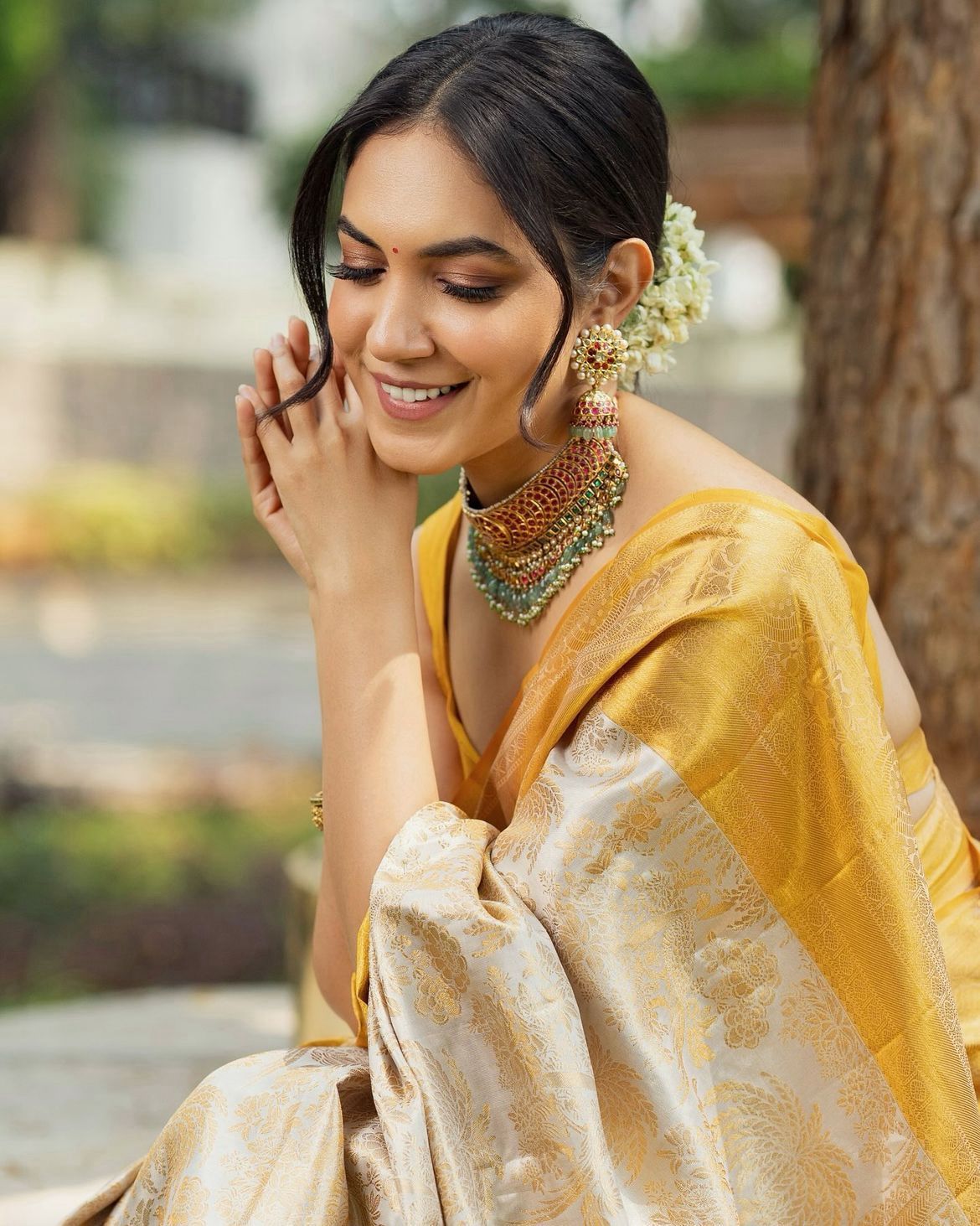 Royal Lichi Silk Saree with Lavish Jacquard Details