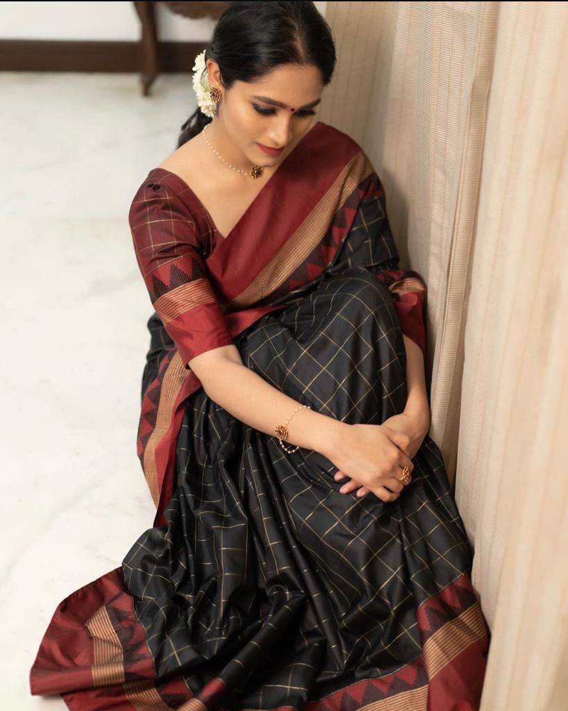 Gorgeous Soft Lichi Silk Saree with Lavish Jacquard Weave