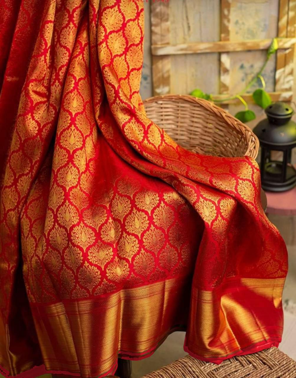 Plush Lichi Silk Saree with Beautiful Rich Pallu Design