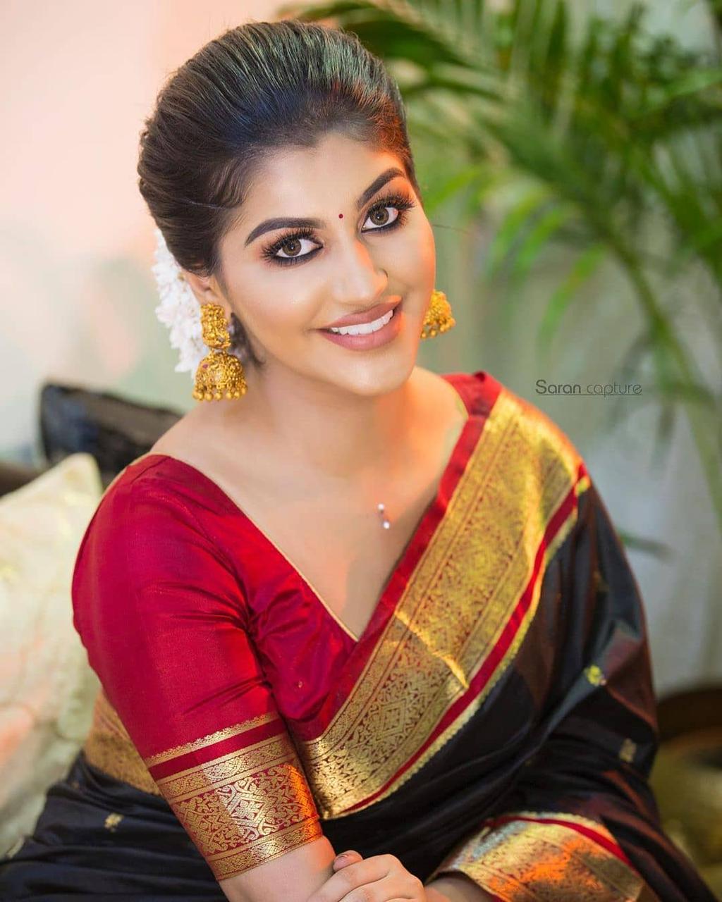 Ornate Lichi Silk Saree with Gorgeous Jacquard Motifs