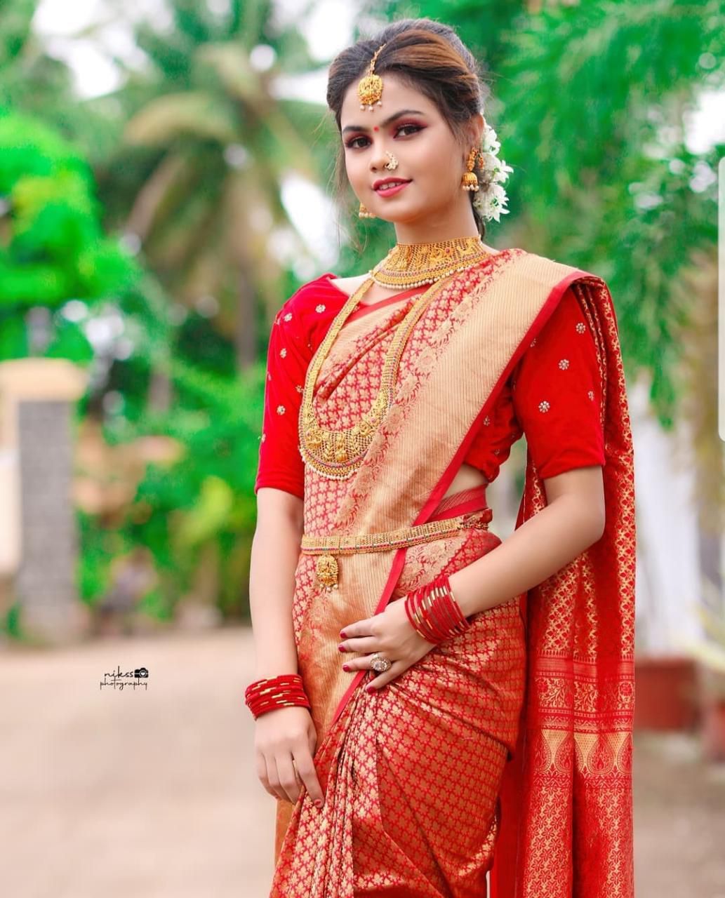 Plush Lichi Silk Saree with Rich Pallu Accents
