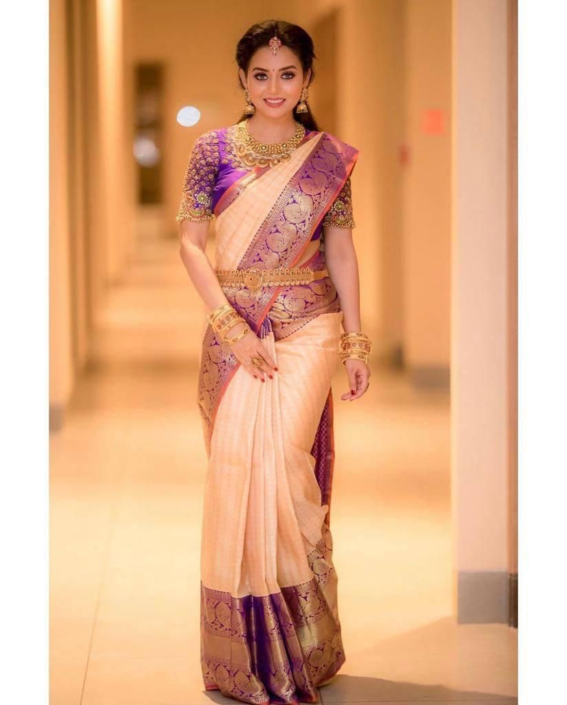 Ornate Soft Lichi Silk Saree with Lavish Pallu Work
