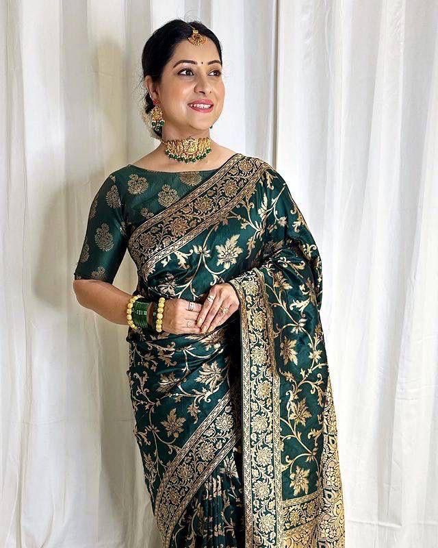 Captivating Soft Lichi Silk Saree with Elegant Jacquard Work