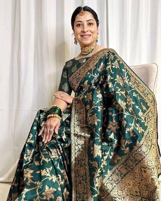 Captivating Soft Lichi Silk Saree with Elegant Jacquard Work