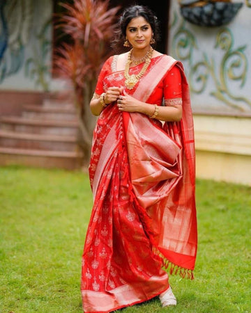 Plush Lichi Silk Saree with Ornate Blouse Border Design