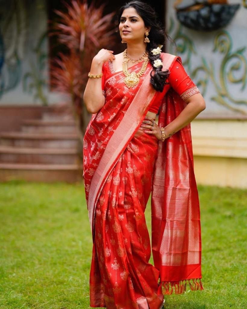 Plush Lichi Silk Saree with Ornate Blouse Border Design