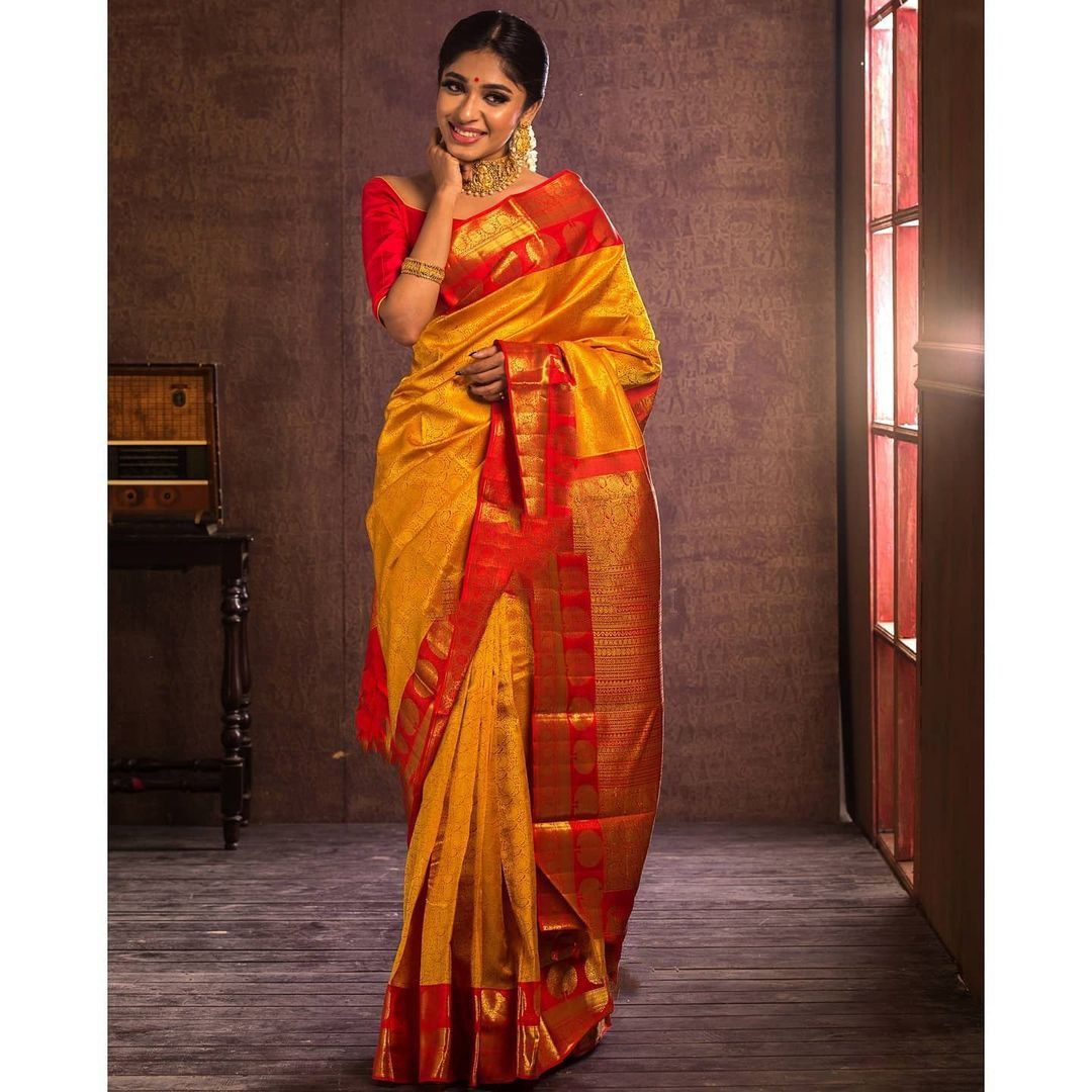 Designer Soft Lichi Silk Saree with Exclusive Pallu Design