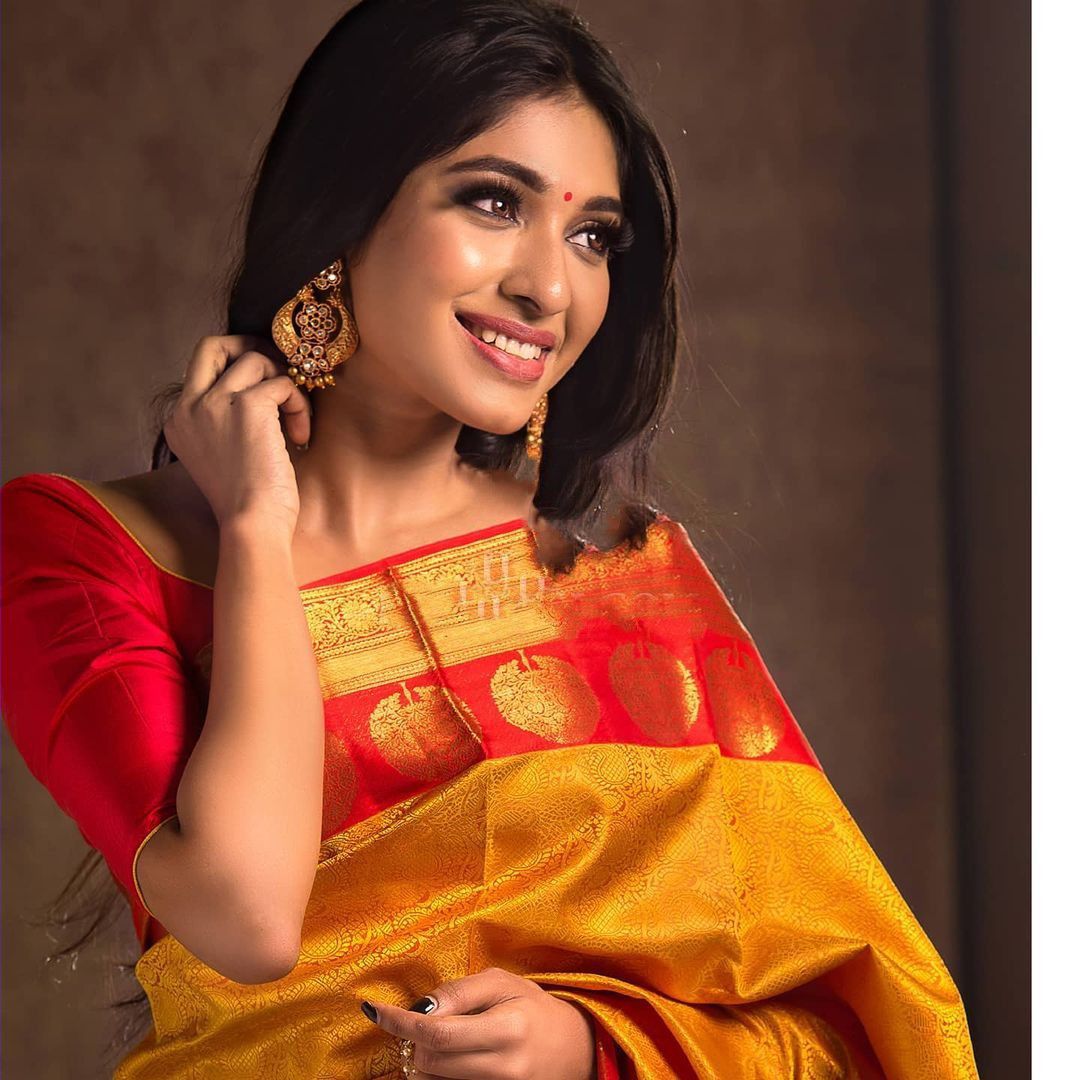Designer Soft Lichi Silk Saree with Exclusive Pallu Design