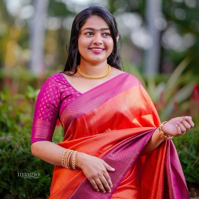 Sophisticated Soft Lichi Silk Saree with Lavish Pallu Weave